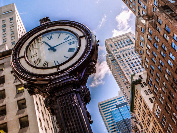 Clock at 522 Fifth Ave.